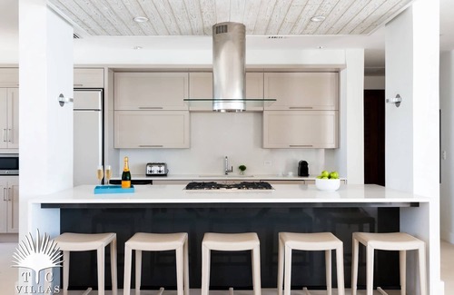 Long Bay Hills House | TC Villas -Aguaribay -Family Retreat w. Pool, Cinema & Attendant Service