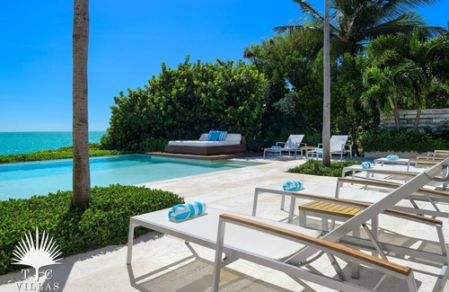 Long Bay Hills House | TC Villas -Aguaribay -Family Retreat w. Pool, Cinema & Attendant Service
