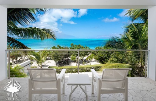Providenciales House | TC Villas -Water Edge -Romantic Beachfront Retreat