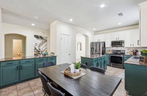 Lantana House | TCH - Cozy 4bd/2.5ba home in Lantana w/workspace