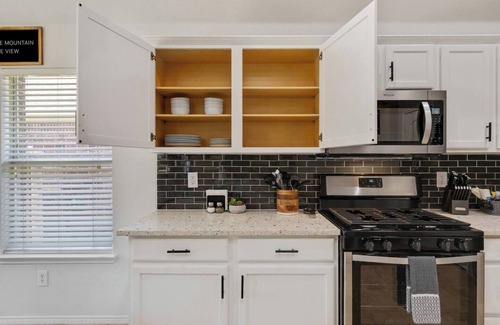 Allen House | TCH - Spacious 3bd/2ba home in Allen with Office