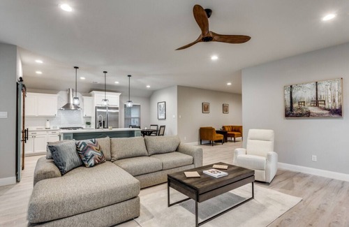 Fort Worth House | TCU Walkable! 4BR, Food and Fun!