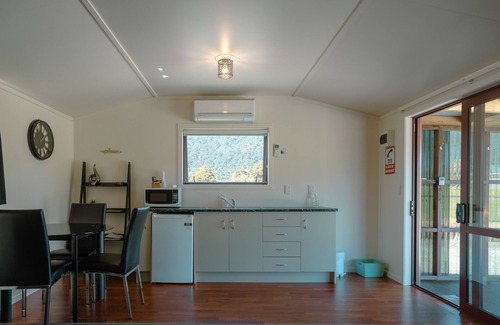 Franz Josef Glacier Cottage | Te Awa Cottages