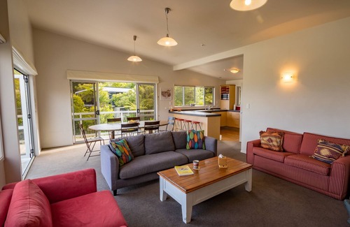 Tata Beach House | Te Wharepuni - Tata Beach Holiday Home