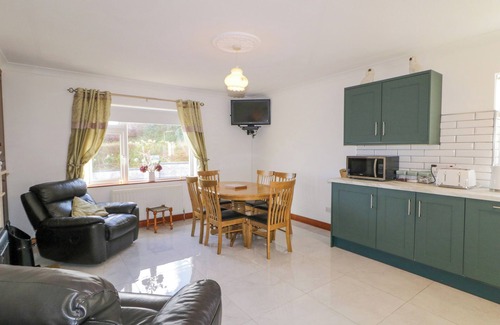 Glaise Bheag Cottage | TEACH ANNIE AGUS PADDY, pet friendly in Gortahork, County Donegal
