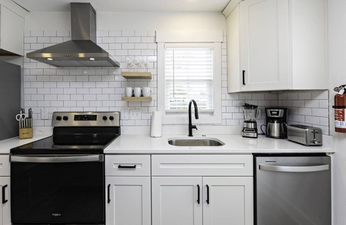 Northeast Virginia Beach Apartment | Teahupo'o - Loft #2 - 8 min walk to the beach