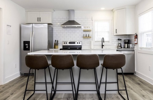 Northeast Virginia Beach Apartment | Teahupo'o - Loft #2 - 8 min walk to the beach