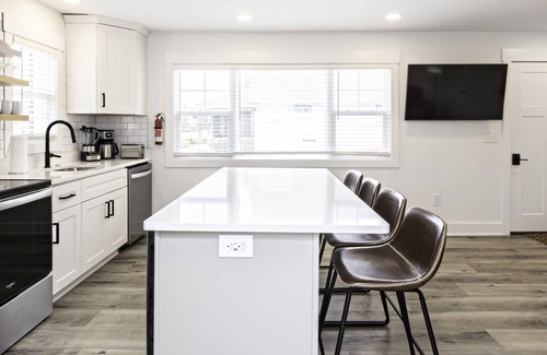 Northeast Virginia Beach Apartment | Teahupo'o - Loft #2 - 8 min walk to the beach