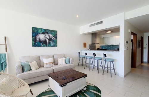 Beacon Hill Condo | ☀️⛱️🌴 Teal Bay - Gorgeous Studio with Beautiful Views close to the Beach
