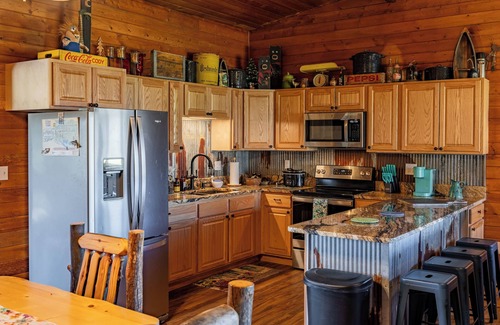 Cody House | Teal Door Escape- country living close to town