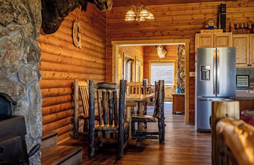Cody House | Teal Door Escape- country living close to town