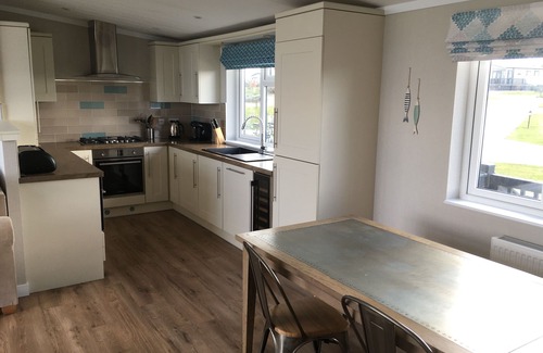 Truro Cabin | Teal Lodge Cornwall - Luxury 2-bed Lodge with hot tub & heated indoor pool