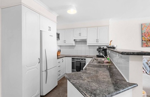 Broulee House | Ted's at Broulee - walk to the beach