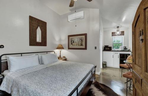 Fredericksburg House | Tejas Suite Walking Distance to Main St!