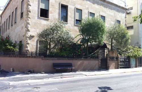Kerem HaTeimanim Apartment | Tel Aviv 200 meters from the beach in a beautiful listed building