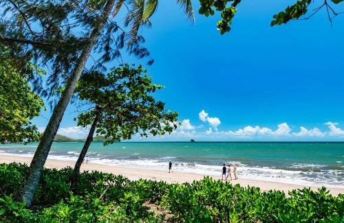 Palm Cove Apartment | Temple 121 Modern Spacious Palm Cove 2 Brm 2 Bth Resort Apartment With Courtyard