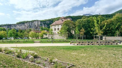 Fontaine Apartment | Tempologis - Chateau de la Rochette