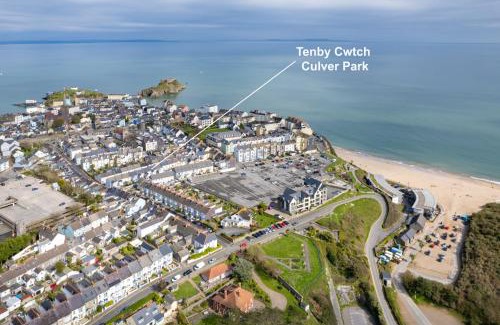 Tenby House | Tenby Cwtch - Short Walk to Beach