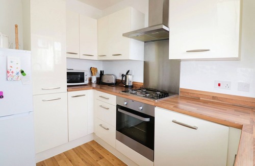 Freshwater Cottage | Tennyson Cottage - a house that sleeps 4 guests in 2 bedrooms