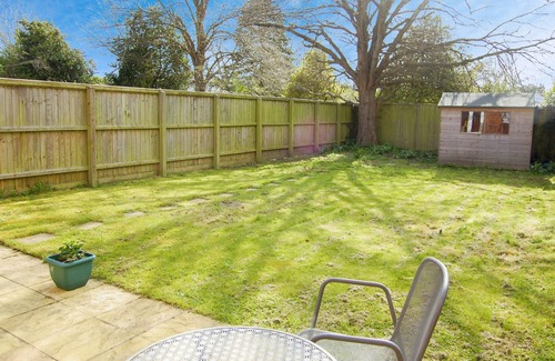 Freshwater Cottage | Tennyson Cottage - a house that sleeps 4 guests in 2 bedrooms