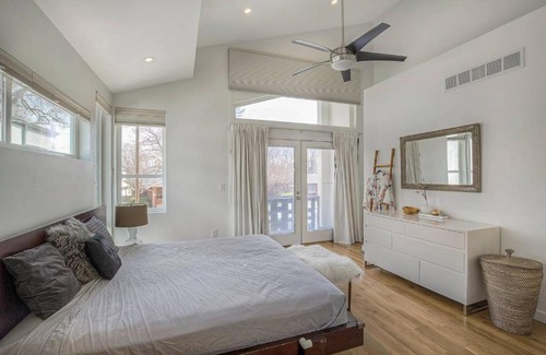 Berkeley Bed & Breakfast | Tennyson St. Luxury Walk Everywhere Sleeps 8!