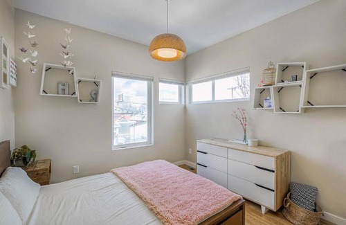 Berkeley Bed & Breakfast | Tennyson St. Luxury Walk Everywhere Sleeps 8!