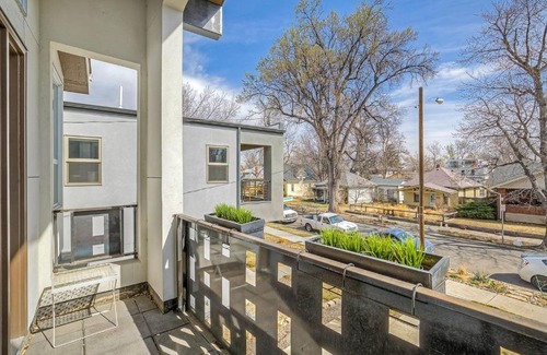 Berkeley Bed & Breakfast | Tennyson St. Luxury Walk Everywhere Sleeps 8!