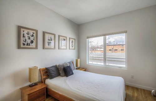 Berkeley Bed & Breakfast | Tennyson St. Luxury Walk Everywhere Sleeps 8!