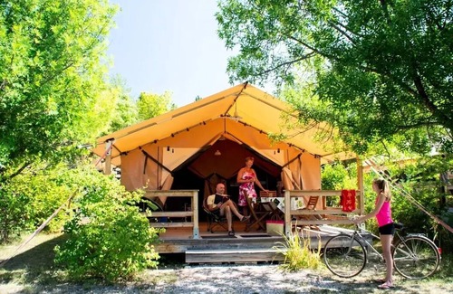 Rosans House | Tent Comfort "Lodge" 30m2 - 2 Schlafzimmer - ohne private Sanitär - überdachte Terrasse 5 Personen
