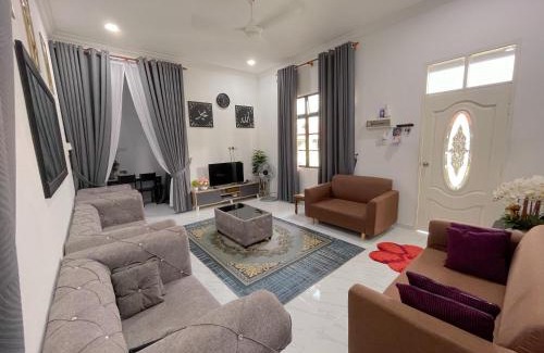 Kampung Rambutan Rendang Apartment | Teratak Zaa D’Homestay