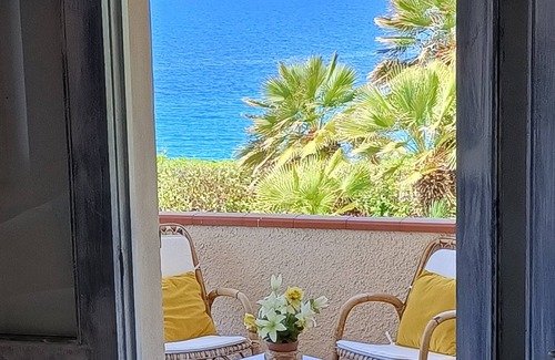 Castelsardo House | Teresa house with garden overlooking the cliff and 5 minutes from the beach