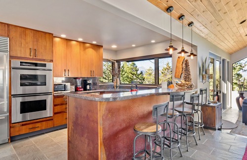 Windcliff Estates House | Terra Furma Luxury Vacation At Windcliff 4 Bedroom Home by RedAwning