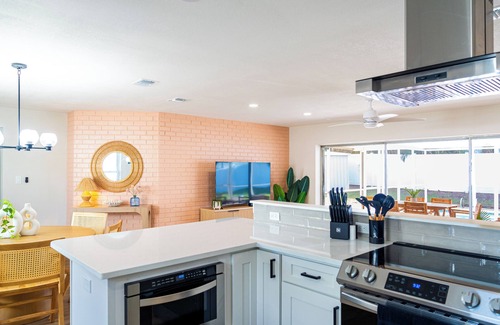 Largo House | Terrace Haven- 1 mile to beaches