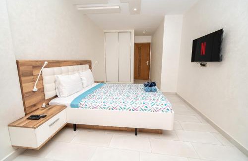 Tangier Apartment | Terrasse et Confort centre de Tanger, Charmant 2 ch spacieux, clim, WiFi, vue dégagée