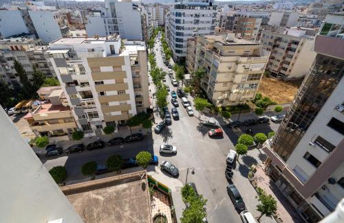 Tangier Apartment | Terrasse et Confort centre de Tanger, Charmant 2 ch spacieux, clim, WiFi, vue dégagée