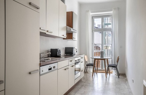 Weißgerber Apartment | Terrific Landstraße 2BR w/Elevator, nr Tram & Dining, by Blueground