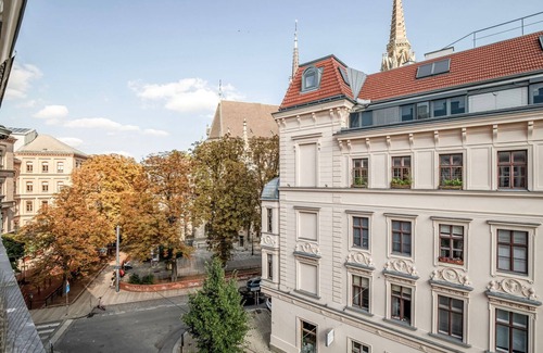 Weißgerber Apartment | Terrific Landstraße 2BR w/Elevator, nr Tram & Dining, by Blueground