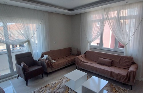 Trabzon Apartment | Tertemiz Yepyeni 3.kat Asansorsuz ama ful Deniz Manzarali Şehrin Merkezinde