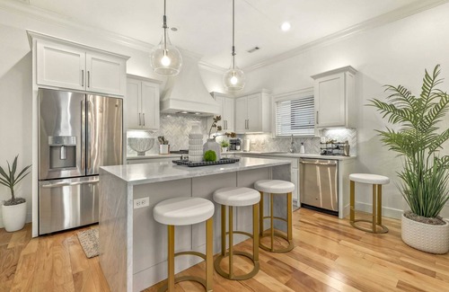 Fayetteville House | Tessa - Frisco Trail - Mill District - 1 mi to DT