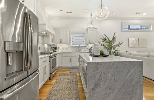 Fayetteville House | Tessa - Frisco Trail - Mill District - 1 mi to DT