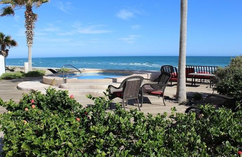 Las Conchas Apartment | Tessoro 1002 at Las Conchas