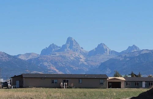 Tetonia House | Teton Sunrise in beautiful Teton Valley