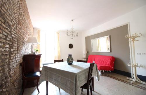 Rione VIII Sant'Eustachio Apartment | Tetti di Piazza Navona