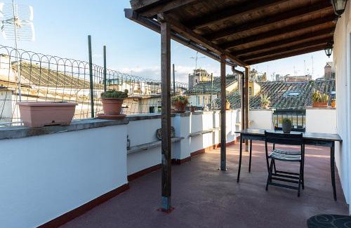 Rione VIII Sant'Eustachio Apartment | Tetti di Piazza Navona