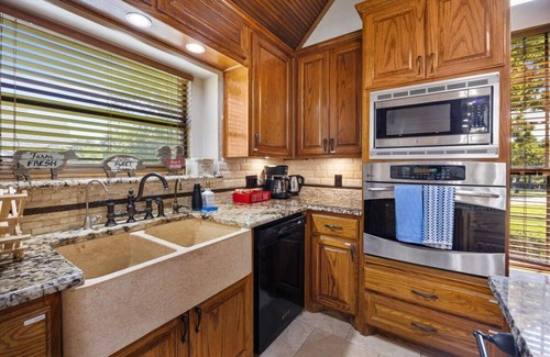 South Arlington House | Texas Country Oasis - Pool, Game Room & Near Stockyards & Arlington