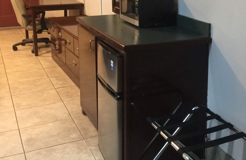 Edinburg House | Texas Inn and Suites City Center at University Dr. Edinburg/McAllen/Pharr