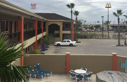 Edinburg House | Texas Inn and Suites City Center at University Dr. Edinburg/McAllen/Pharr