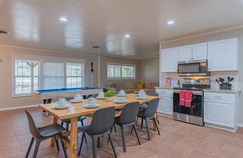 Wetmore House | Texas Vacation Home with GameRoom, Firepit & POOL by Fiesta Texas