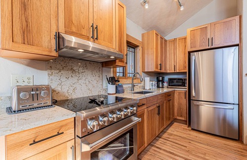 Steamboat Springs House | TH w/NEW Private Hot Tub/Amazing Views-Easy Access to Ski/Town-Garage-Fireplace-W/D in Unit-Grill