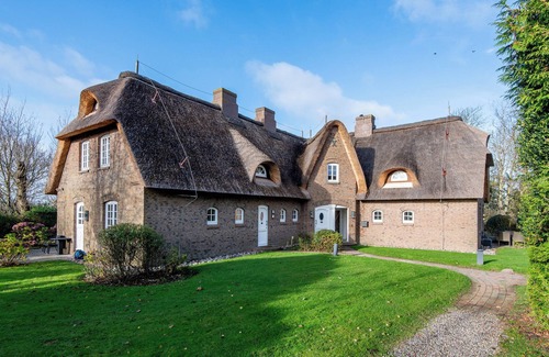 Archsum Apartment | Thatch. Nature. Garden.